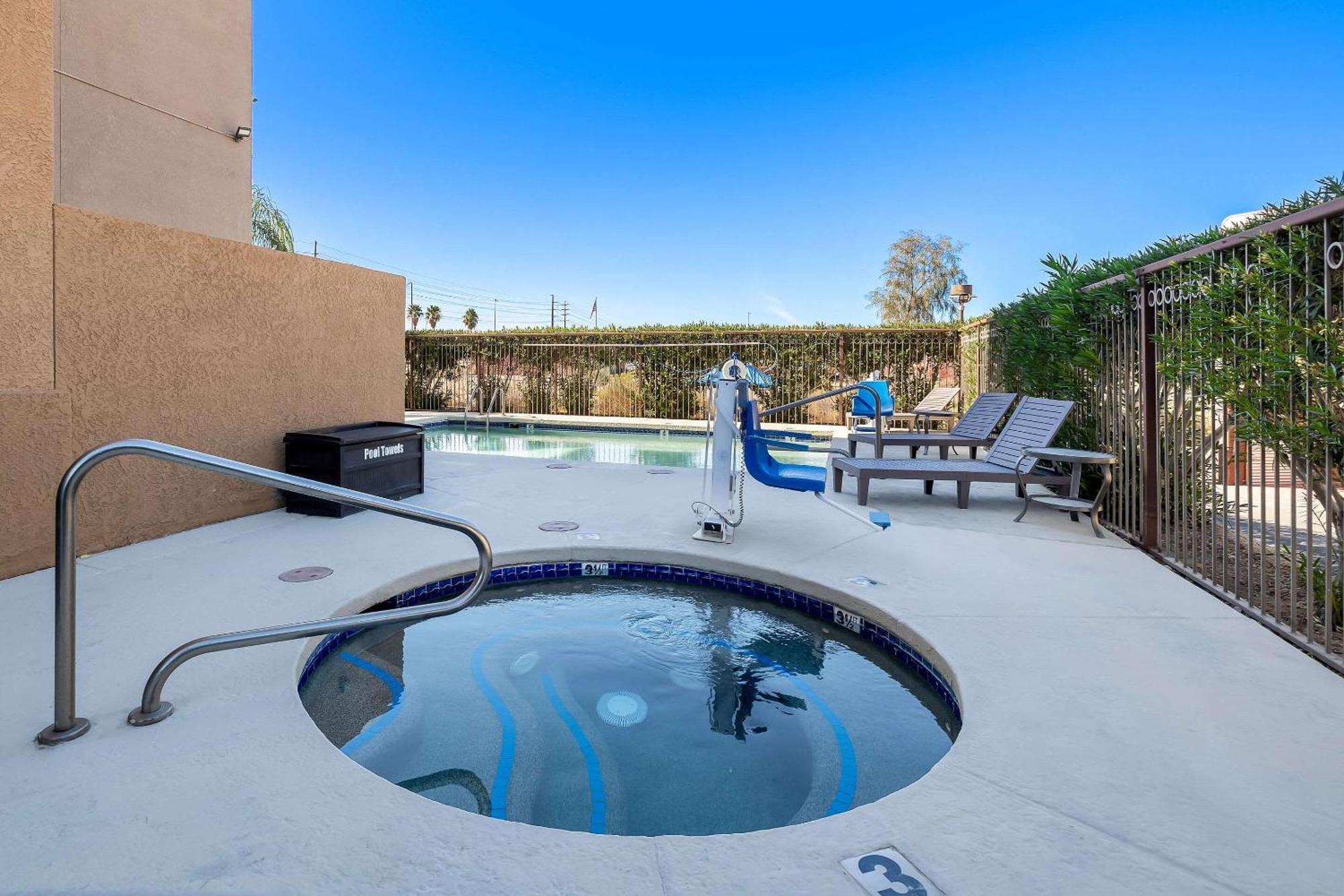 Comfort Inn & Suites Near Kino Sports Complex Drexel Heights Εξωτερικό φωτογραφία